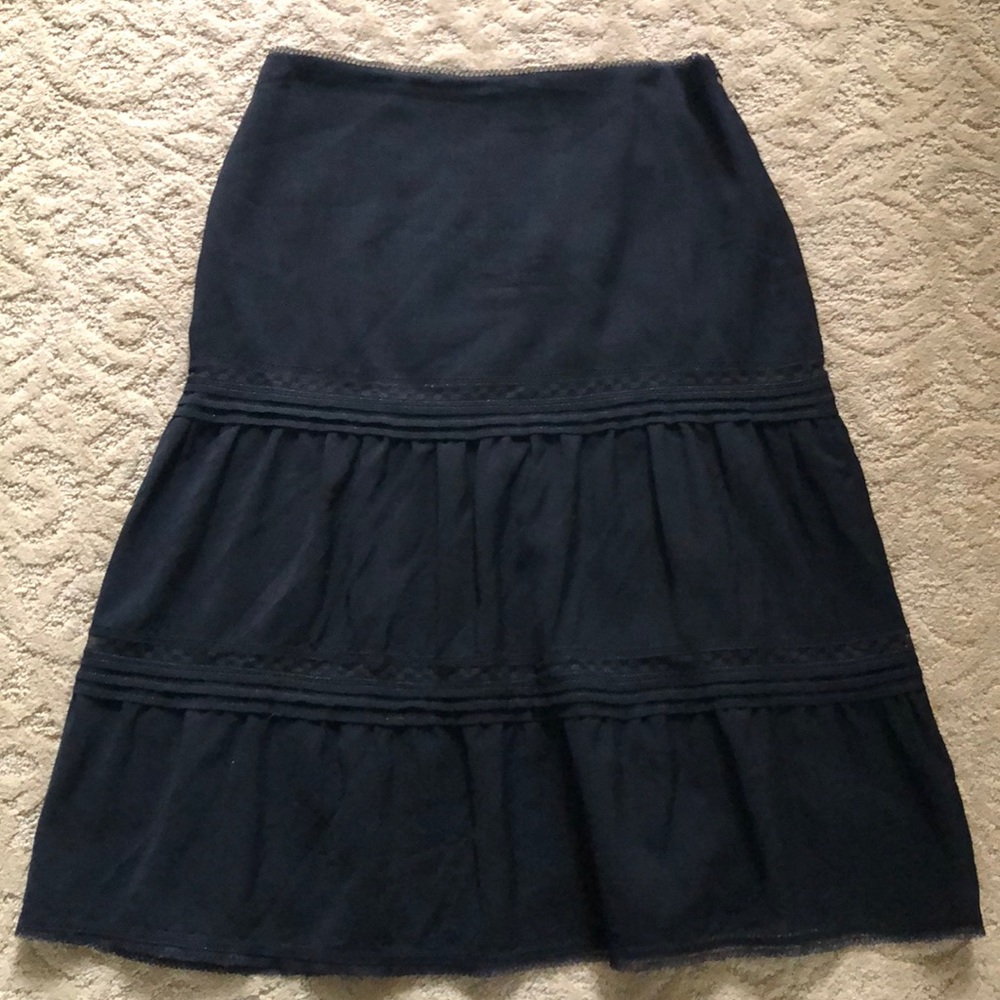 Elie Tahari size 4 Light weight black fabric skirt